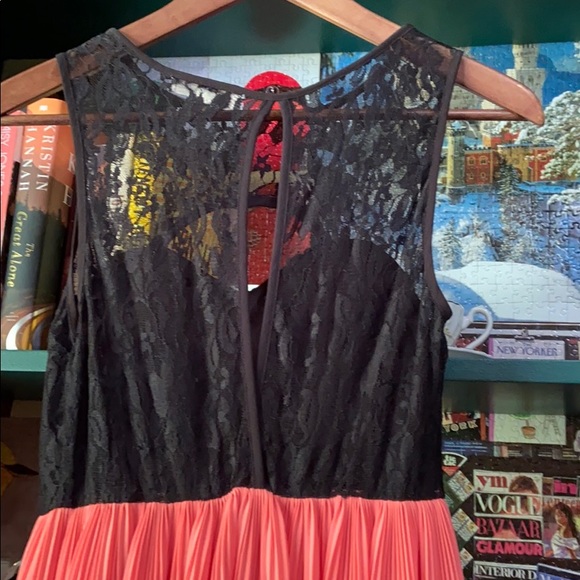 Dress - Picture 4 of 4